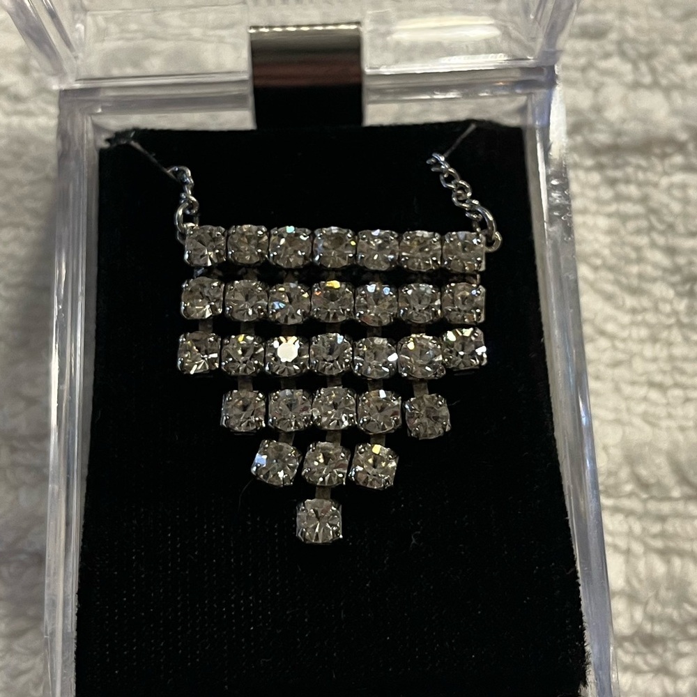 Unique sparkle row necklace